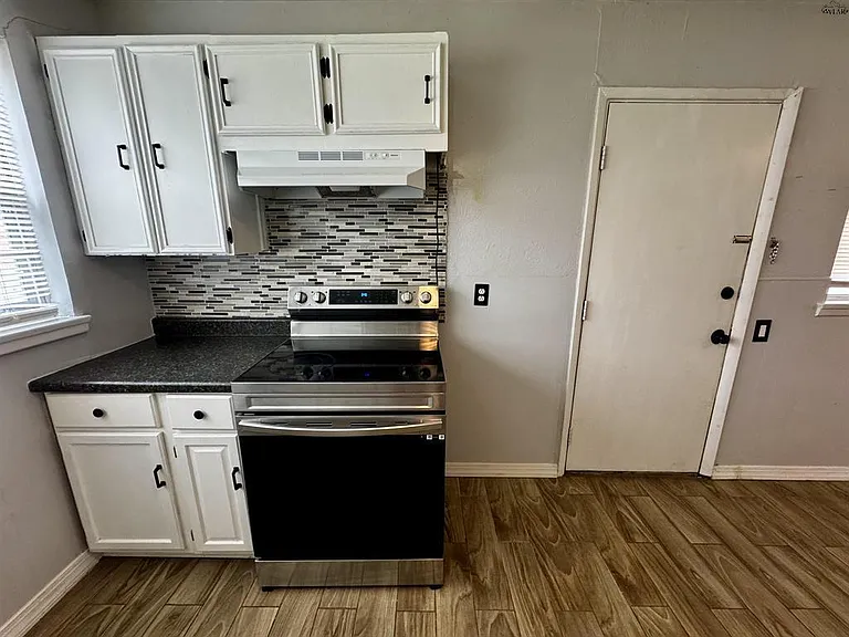 1504 Red Fox Rd — Photo 14