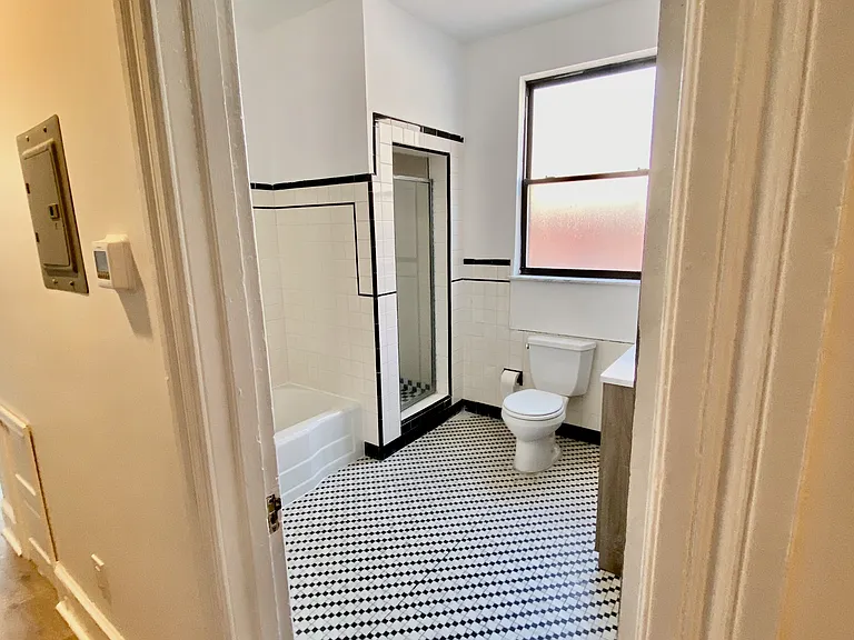 2532 S Broad St — Photo 10
