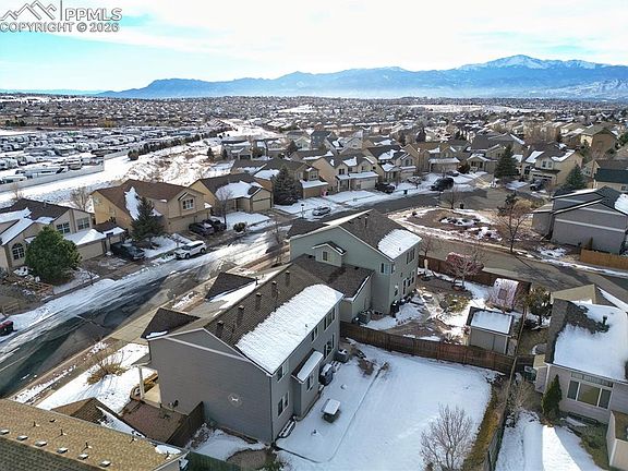 3rd image of 5698 Arrowleaf Dr