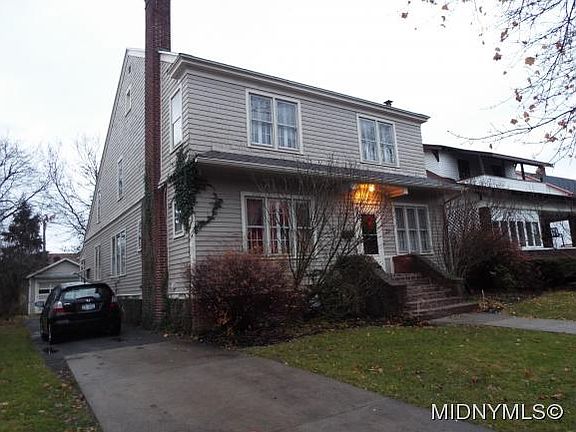 2nd image of 27 Greenwood Ct