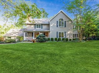 43 Woodland Dr, Smithtown, NY 11787