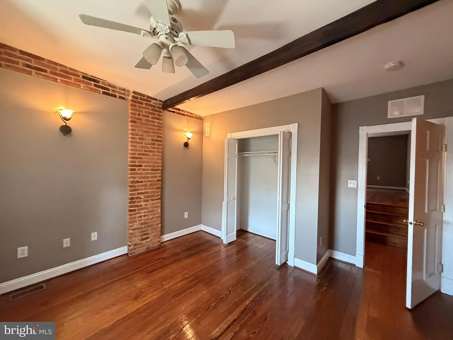 3 bed, 2.5 bath, 2400 sqft, $3,000 — Photo 2
