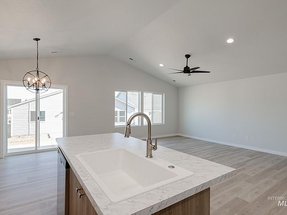 5th image of 294 N Coltsfoot Ave