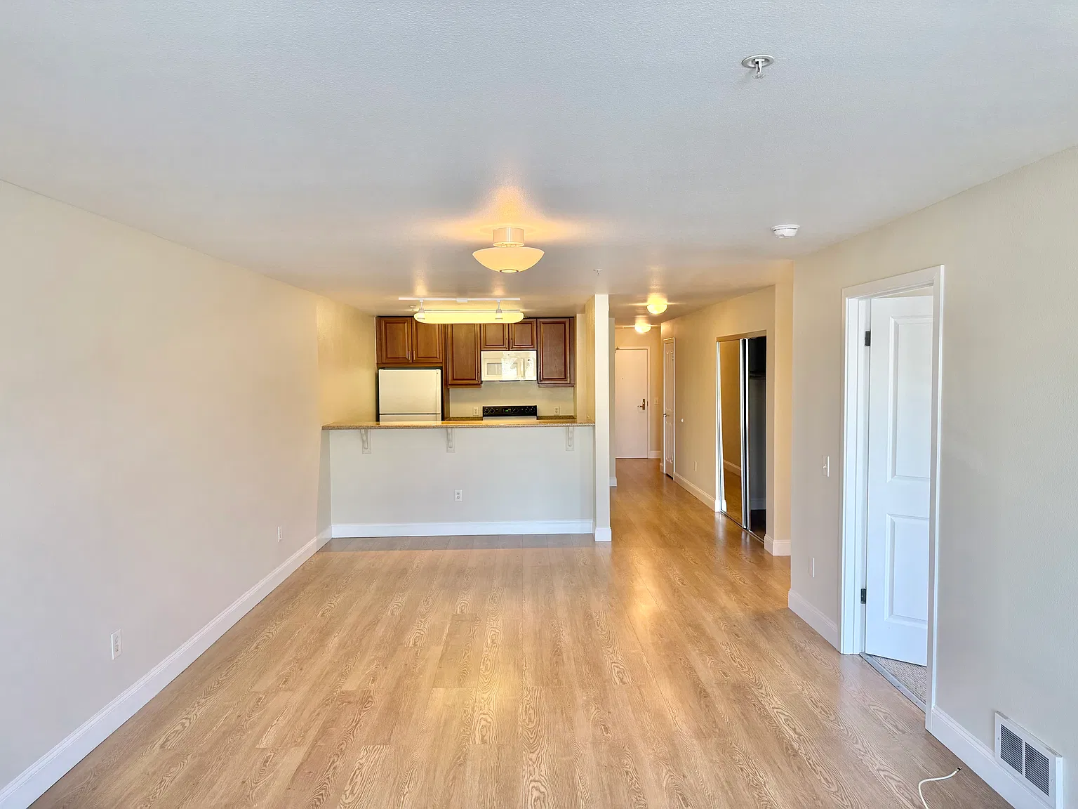 1 bed, 806 sqft, $3,500 — Photo 1