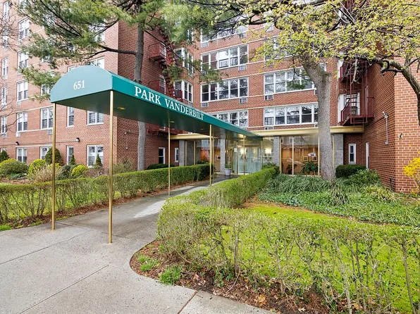 651 Vanderbilt St APT 2P, Brooklyn, NY 11218