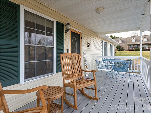 3rd image of 16 Kinsale Dr