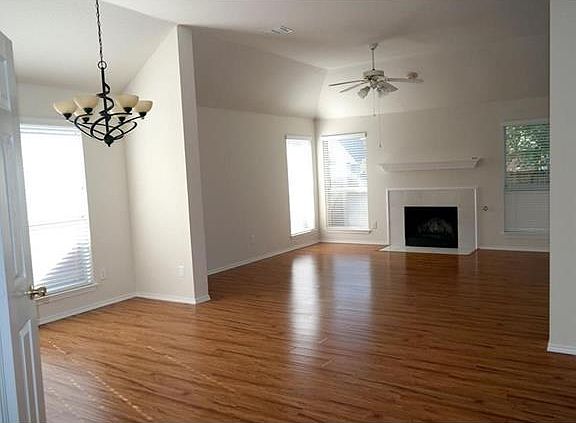 3rd image of 10817 Camelot Dr