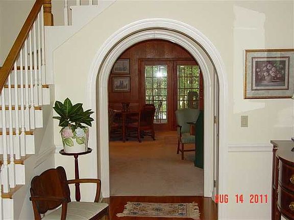 4th image of 315 Lakeshore Dr