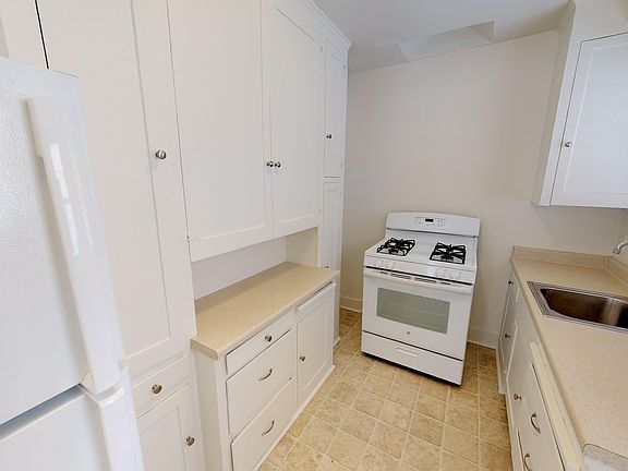 4th image of 4018-4024 Hamilton St