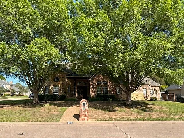 4 bed, 3801 sqft, $5,950 — Photo 3