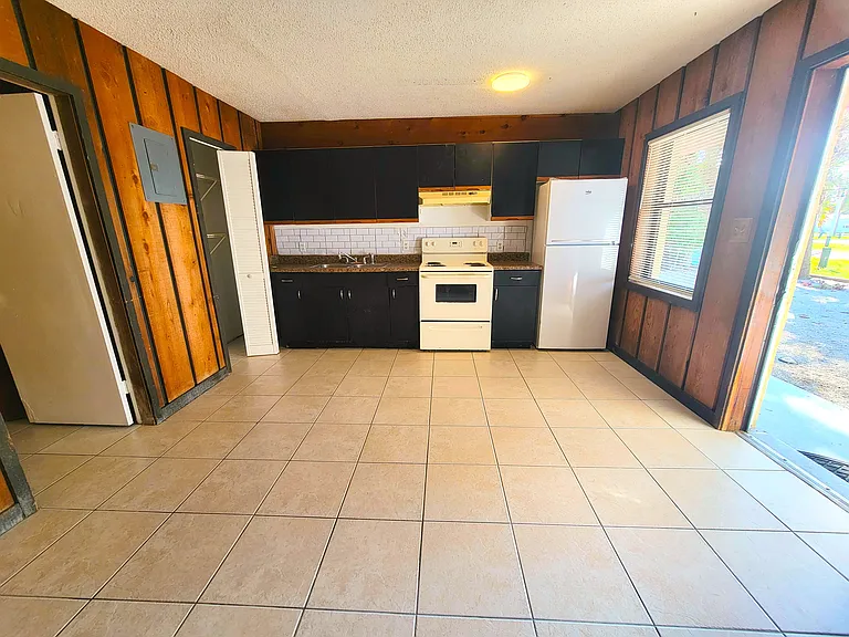 305 S Ocean Dr #3 — Photo 5
