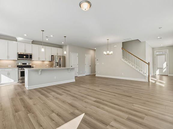 4th image of 87 Deardom Way
