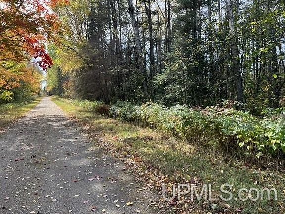 4th image of 4892 Balsam Rd