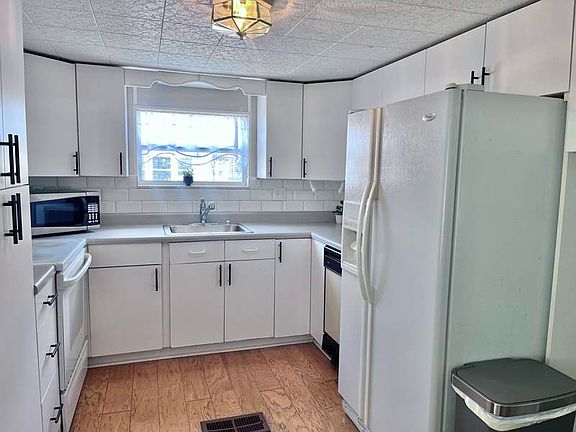 3rd image of 3223 N Lockwood Ridge Rd #146