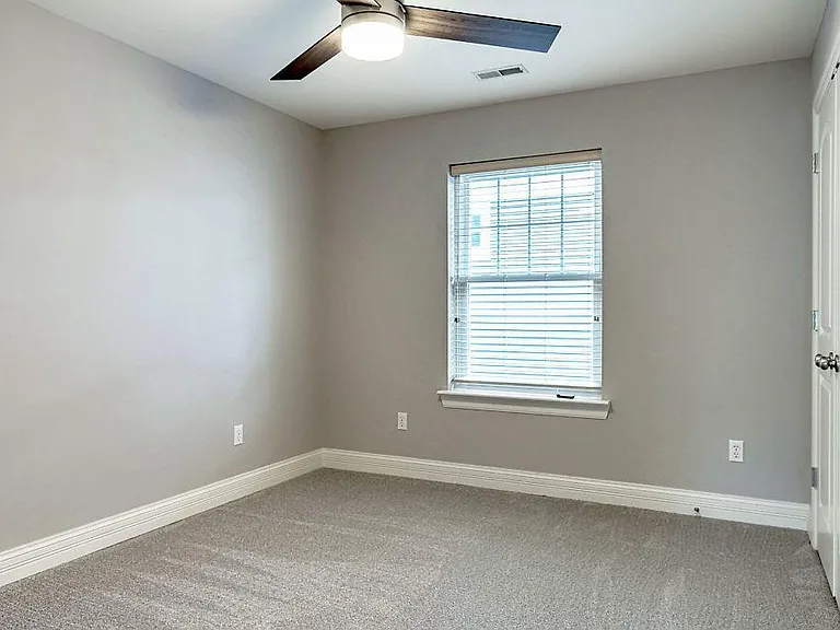 11910 Crystal Dr — Photo 11