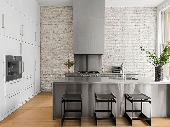 5th image of 46 White St APT 2