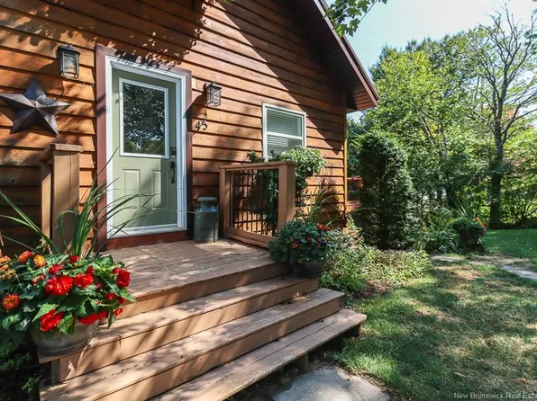45 Stock Farm Rd, Quispamsis, NB E2G 2A1