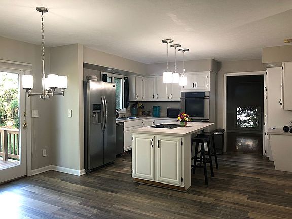5th image of 825 Stockbridge Dr