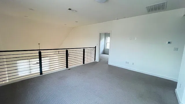 4 bed, 2328 sqft, $2,495 — Photo 4