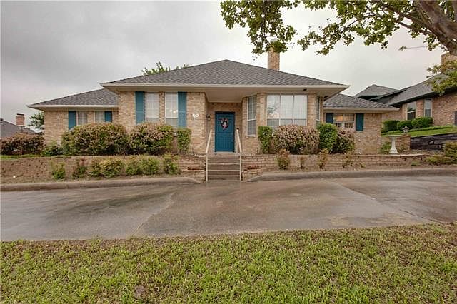 1st image of 2914 Apple Valley Dr
