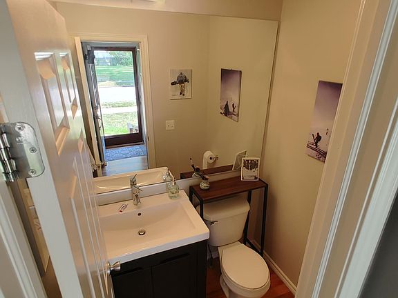 5th image of 2723 Burdette St #1