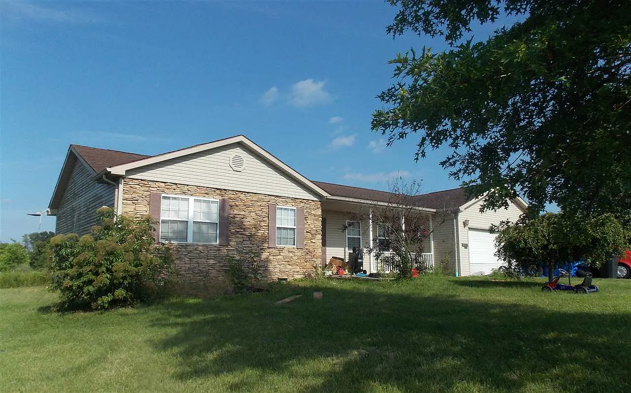 580 Easy St photo 1