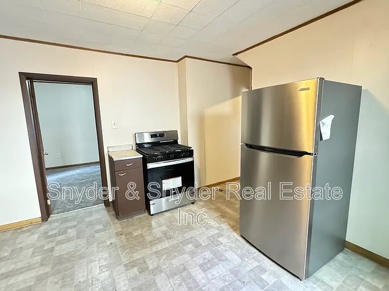 391 E Voris St — Photo 4