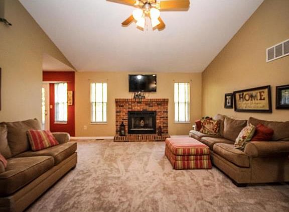 3rd image of 1041 Meadow Lake Dr