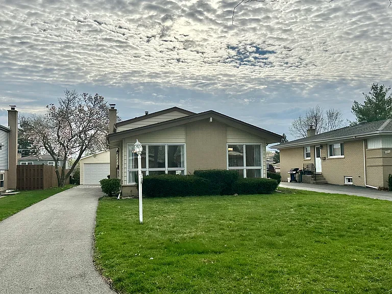 1243 S Mitchell Ave #HSE — Photo 1