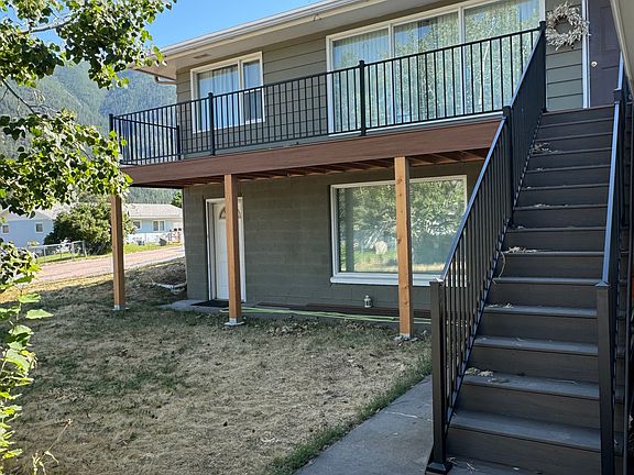 2nd image of 820 1/2 Montana Ave
