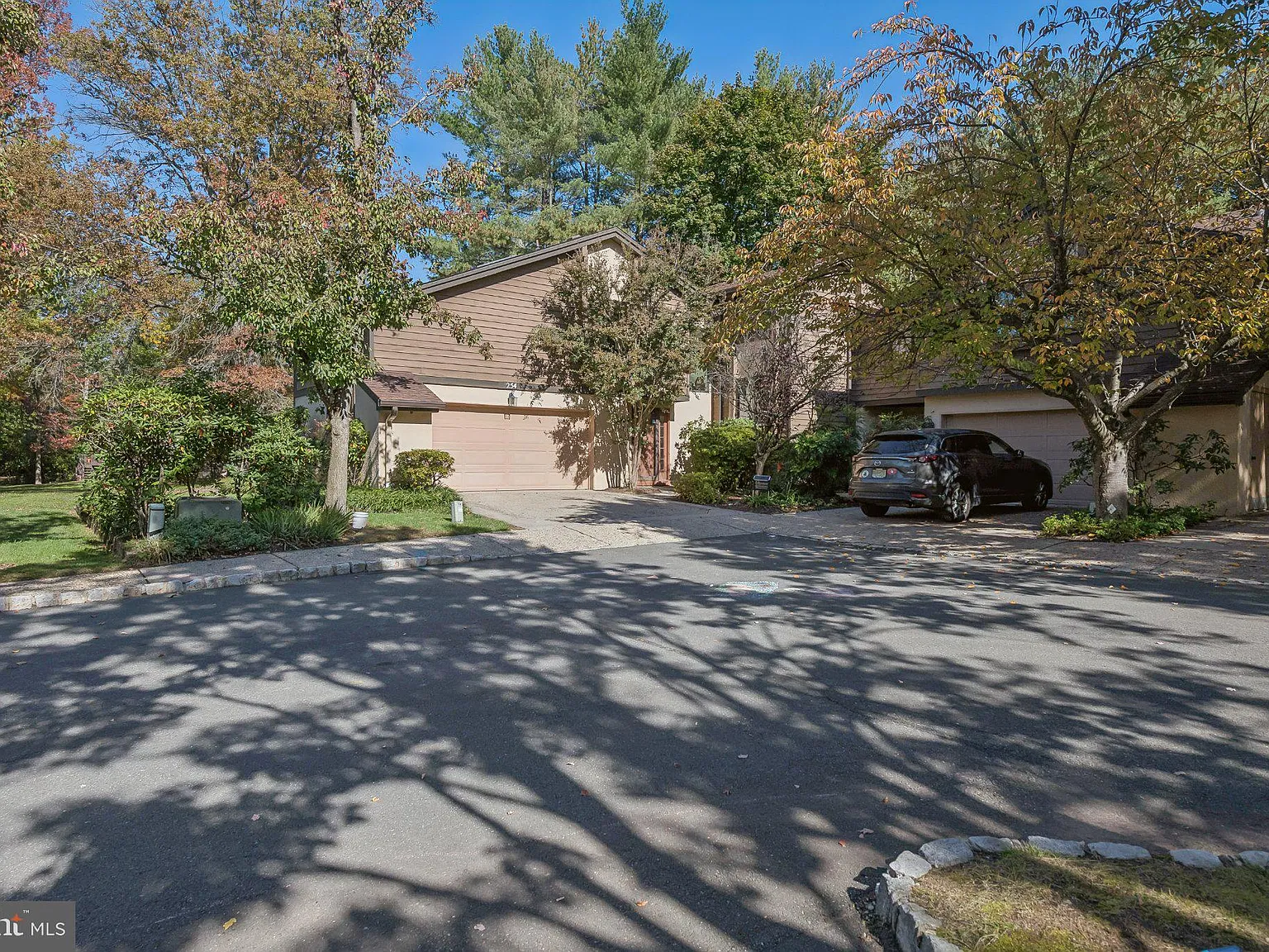 3 bed, 3.5 bath, 1814 sqft, $4,500 — Photo 2