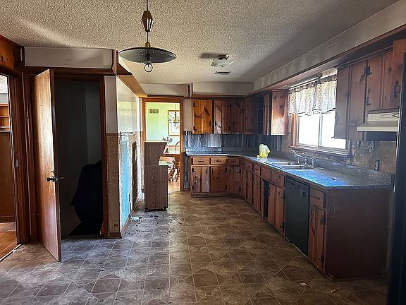 4th image of 306 Elton Dr