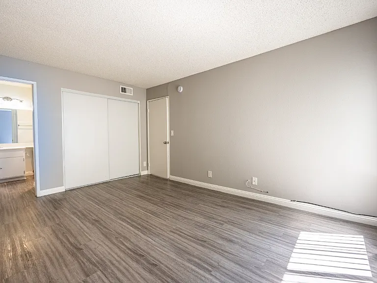 14200 Victory Property — Photo 10