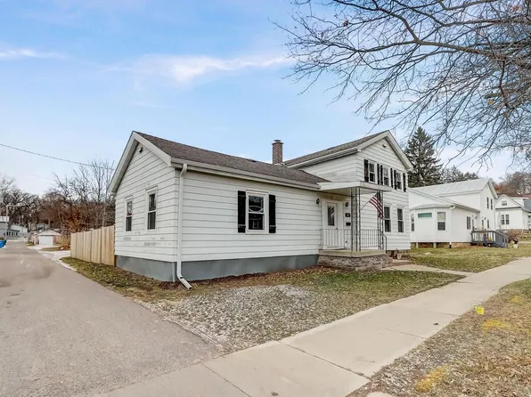 1015 OAK Street, Baraboo, WI 53913