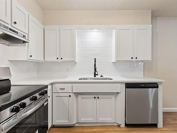 4th image of 3325 Del Rancho Dr