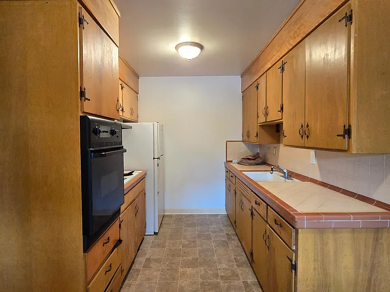 782 Lovers Ln — Photo 3