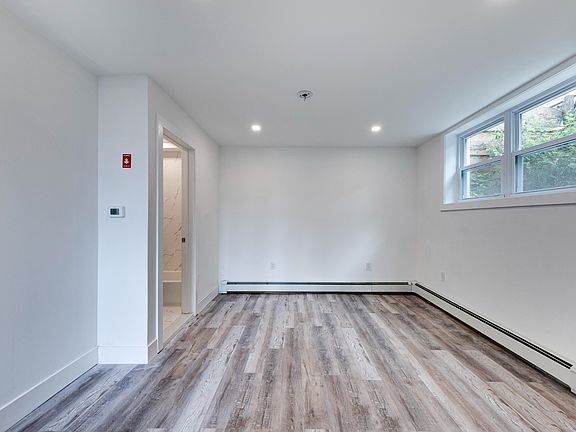 5th image of 13803 Lakewood Ave