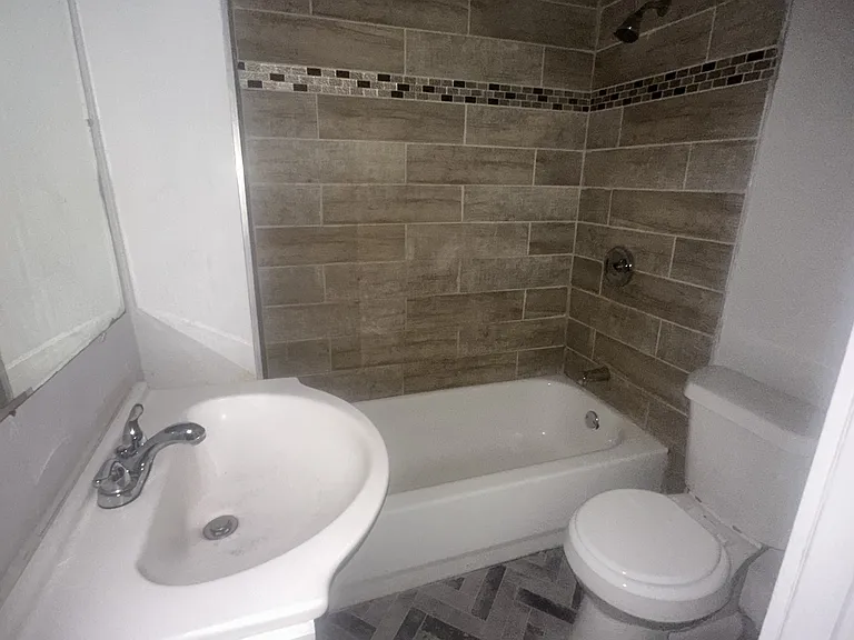 12600 Watterson Ave — Photo 5