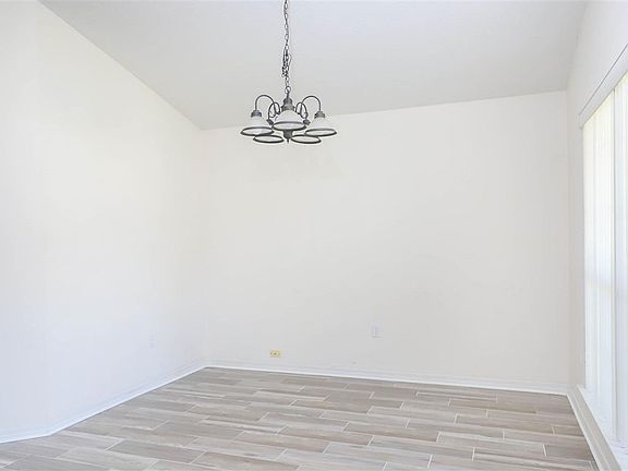 4th image of 1133 Sterling Point Pl