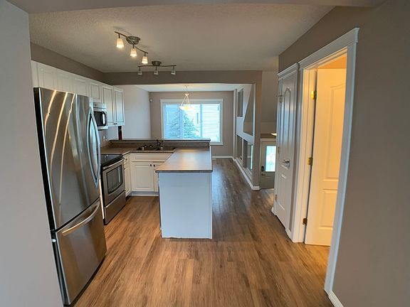 4th image of 100 Albion Dr #34