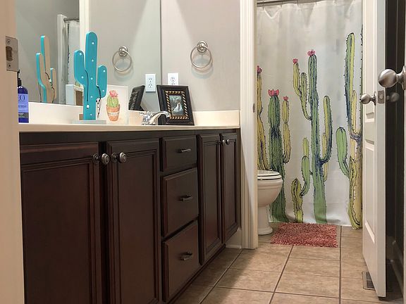 Bath between bed 2 and 3