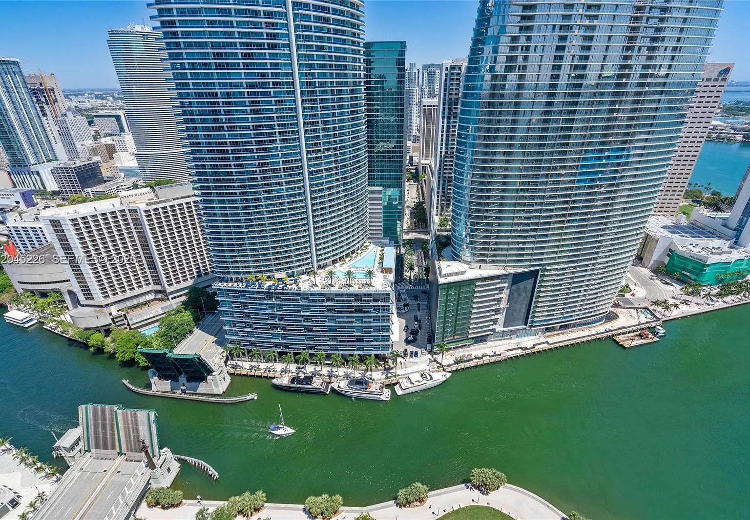 Iconbrickell Condo No 1 — Photo 2