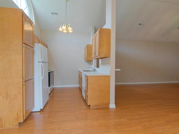 4th image of 2005 Misty Glen Ln