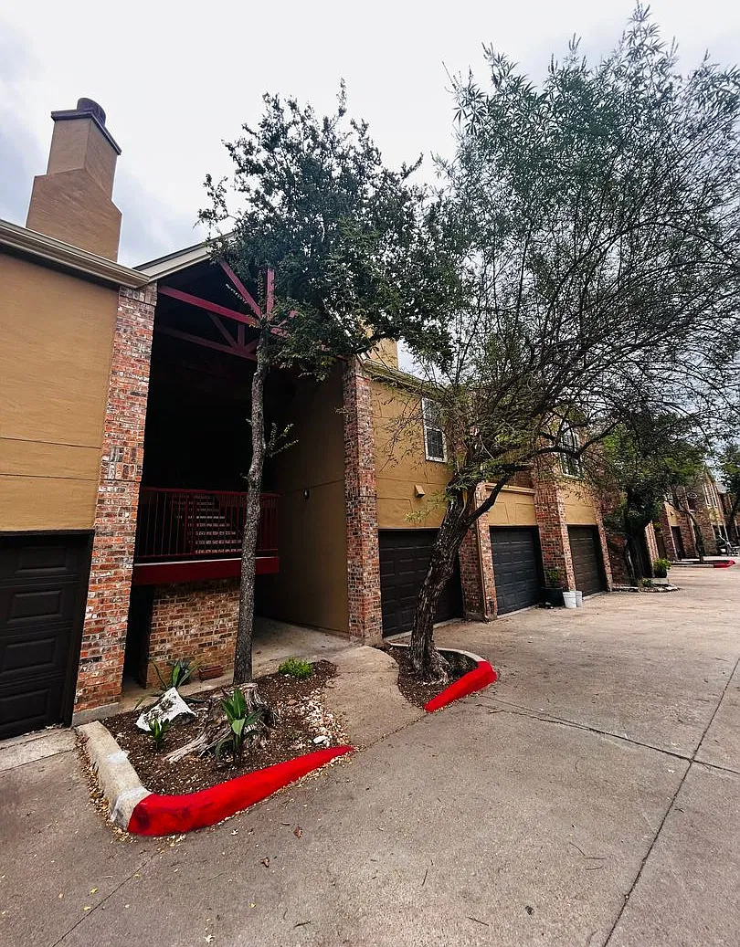 West Austin Townhome with Garage — Photo 2