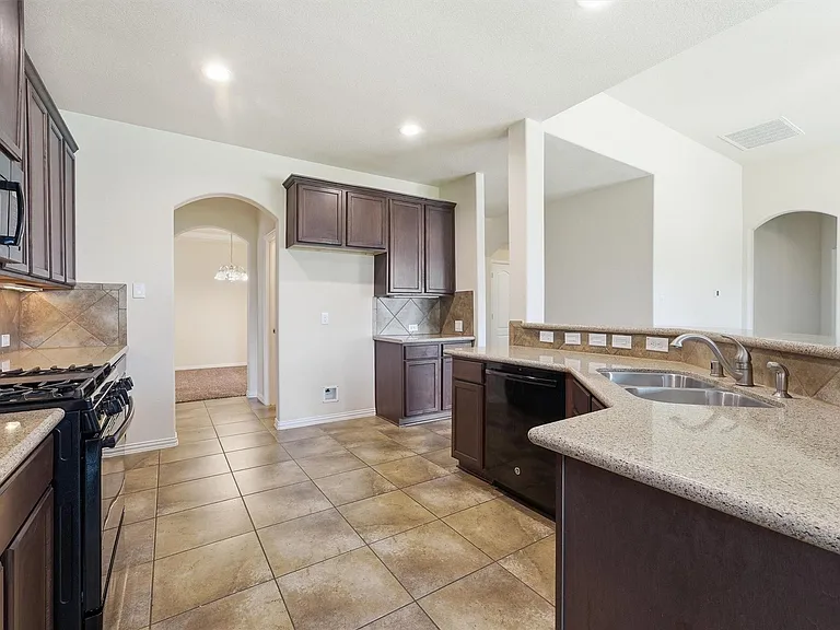 9518 Franklin Dr — Photo 8