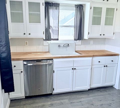 5th image of 1022 Dakota St