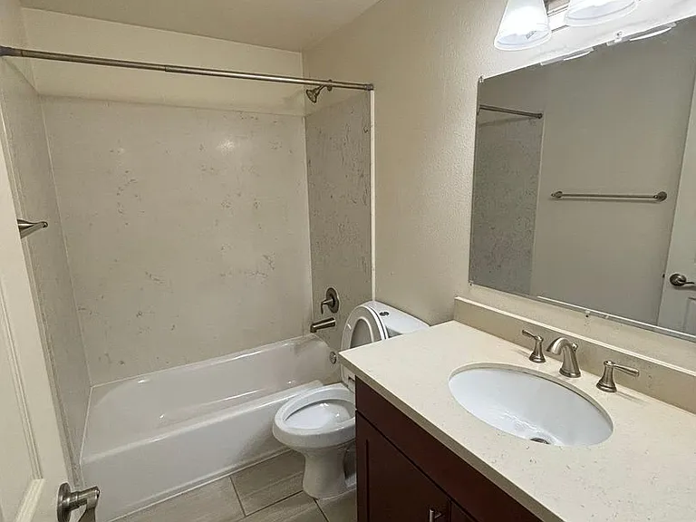 Thorndyke Apartments — Photo 13