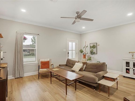 3rd image of 10 Cedar Ln