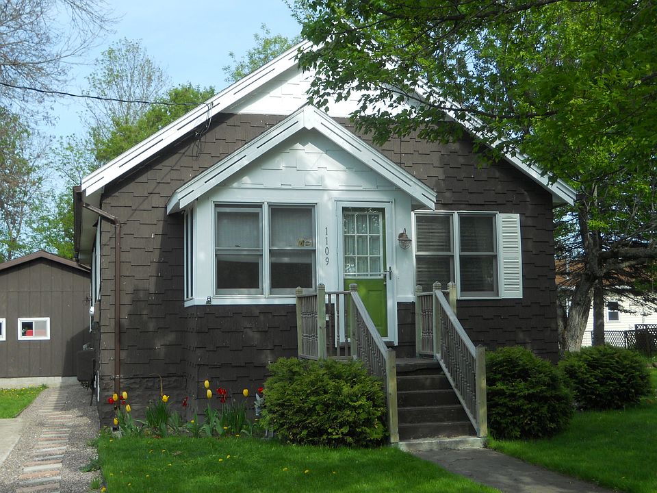 1009 Johnston St. Sault, MI.