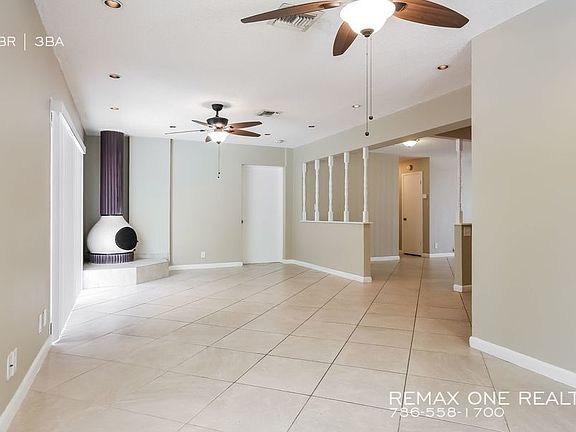 4th image of 809 SE 16th Pl